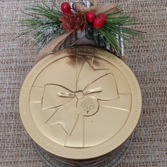 Gold Holiday Candle by Slatkin and Co.New. - Picture 1 of 6